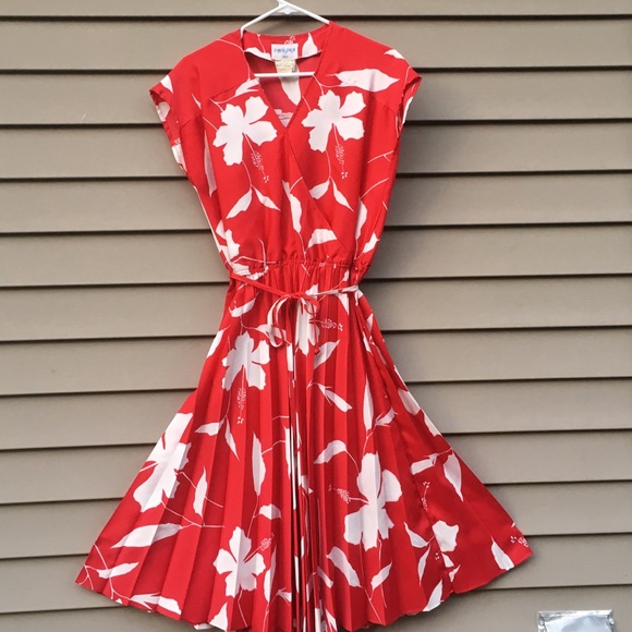 red hawaiian dress with white leaves